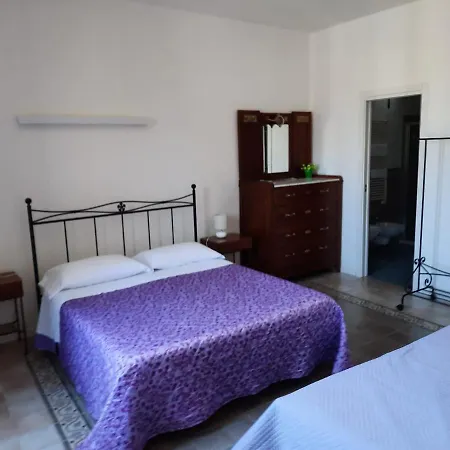 فندق مبيت وإفطار In Piazzetta فاستو